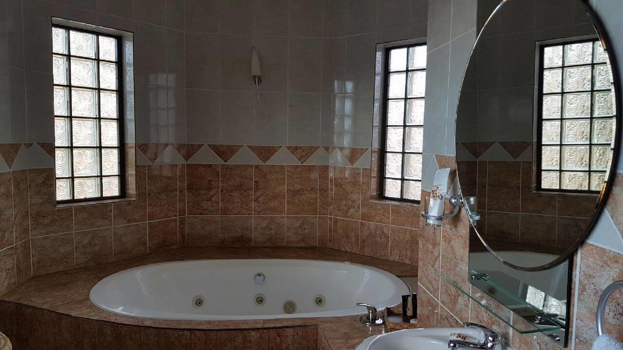 Lily White Guest House Centurion Εξωτερικό φωτογραφία
