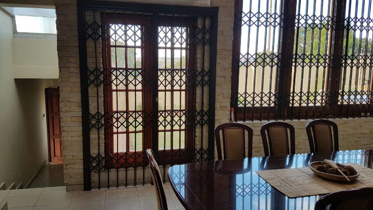Lily White Guest House Centurion Εξωτερικό φωτογραφία