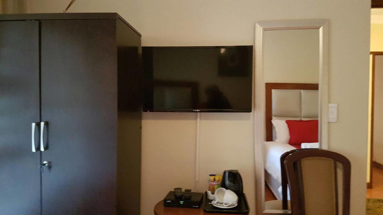 Lily White Guest House Centurion Εξωτερικό φωτογραφία