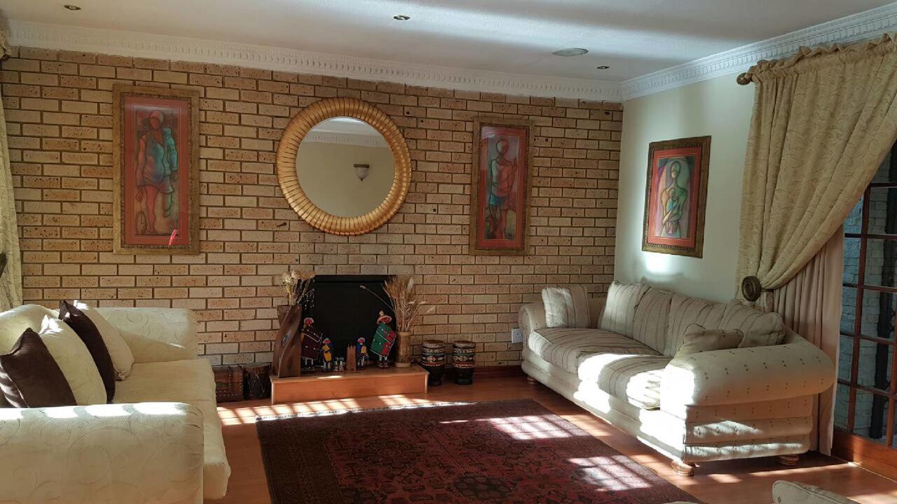 Lily White Guest House Centurion Εξωτερικό φωτογραφία